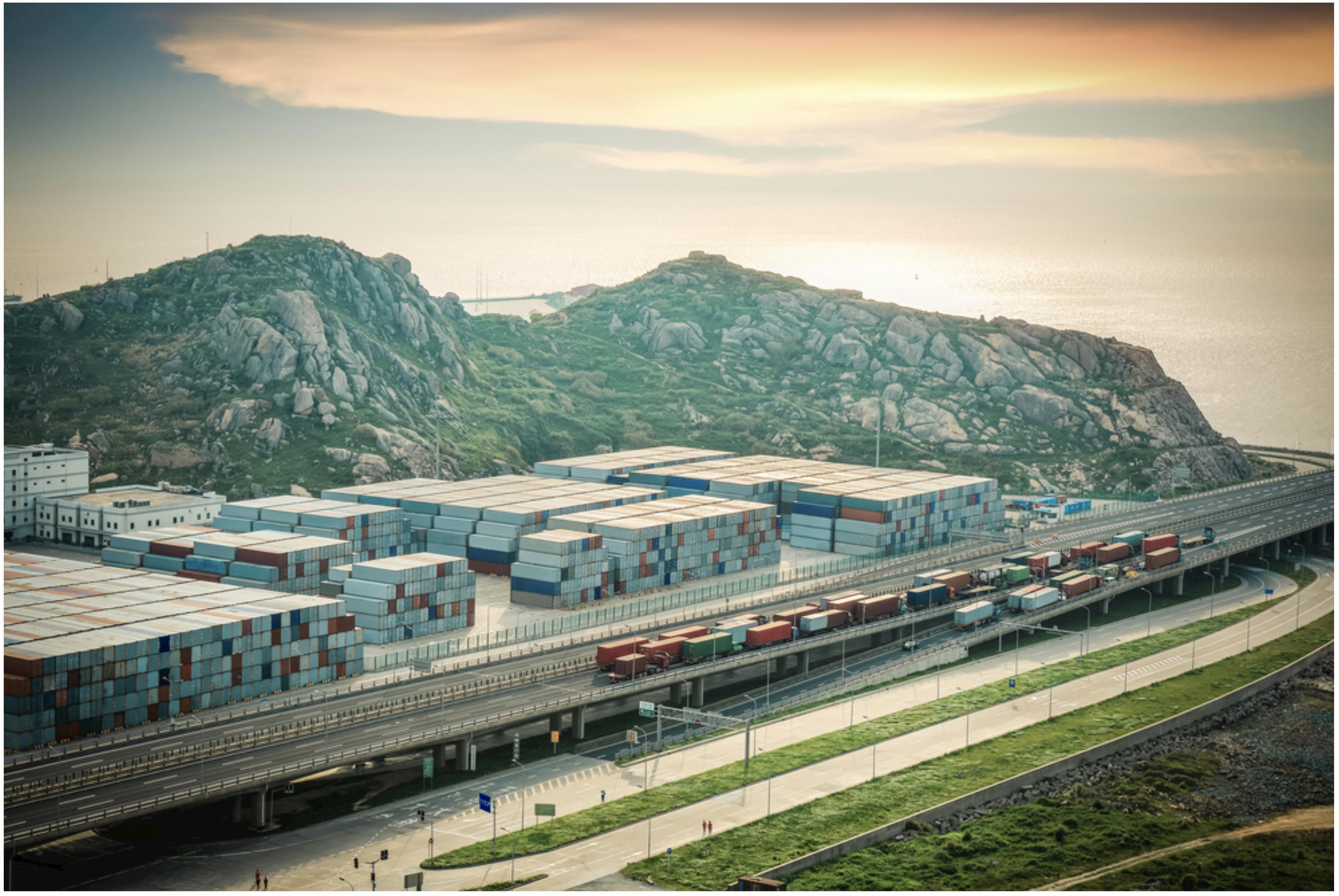 Elksourcing：How to Secure Availability for Peak Periods?